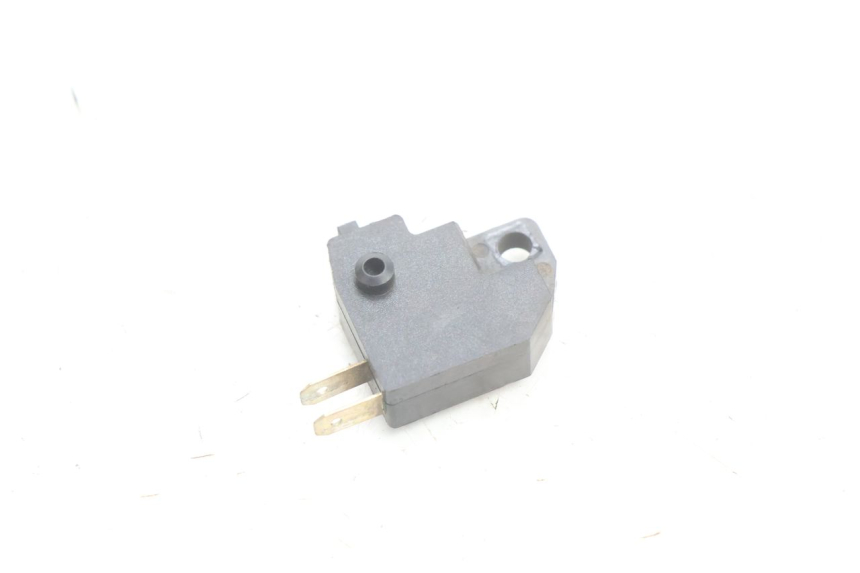 photo de CONTACTEUR FEU STOP DROIT PEUGEOT KISBEE 2T 50 (2010 - 2017) - Zoom état d’usage