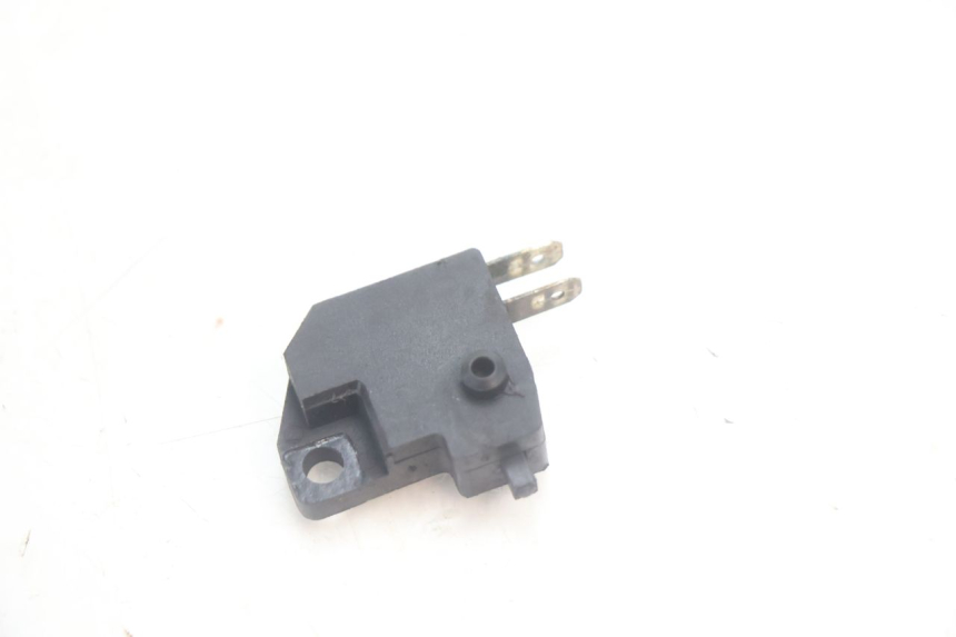 photo de CONTACTEUR FEU STOP DROIT PEUGEOT KISBEE 4T 50 (2010 - 2017) - Zoom état d’usage