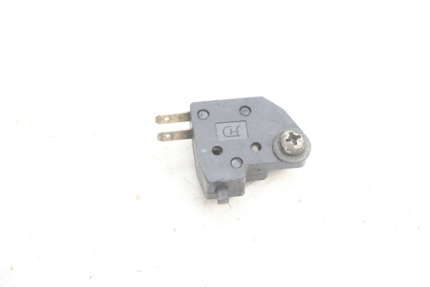 photo de CONTACTEUR FEU STOP DROIT PEUGEOT KISBEE 4T 50 (2010 - 2017) - Détail de la pièce