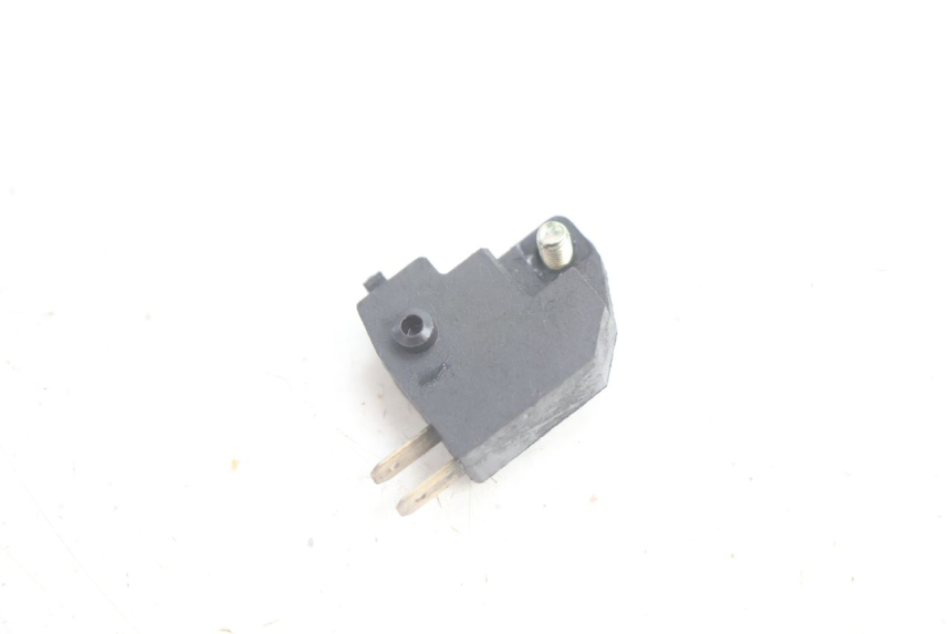 photo de CONTACTEUR FEU STOP DROIT PEUGEOT KISBEE 4T 50 (2010 - 2017) - Zoom état d’usage