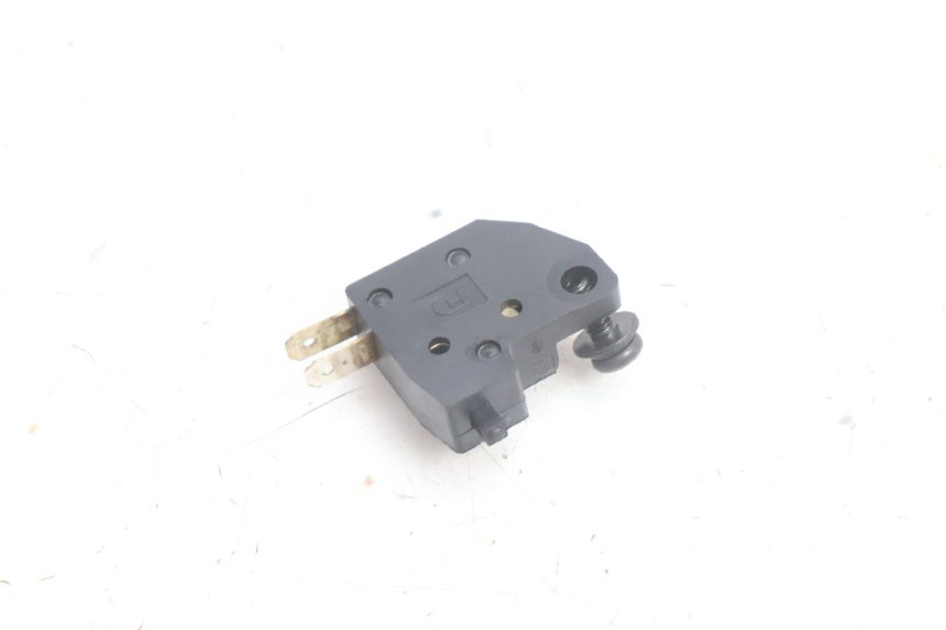 photo de CONTACTEUR FEU STOP DROIT PEUGEOT KISBEE 4T 50 (2010 - 2017) - Zoom état d’usage