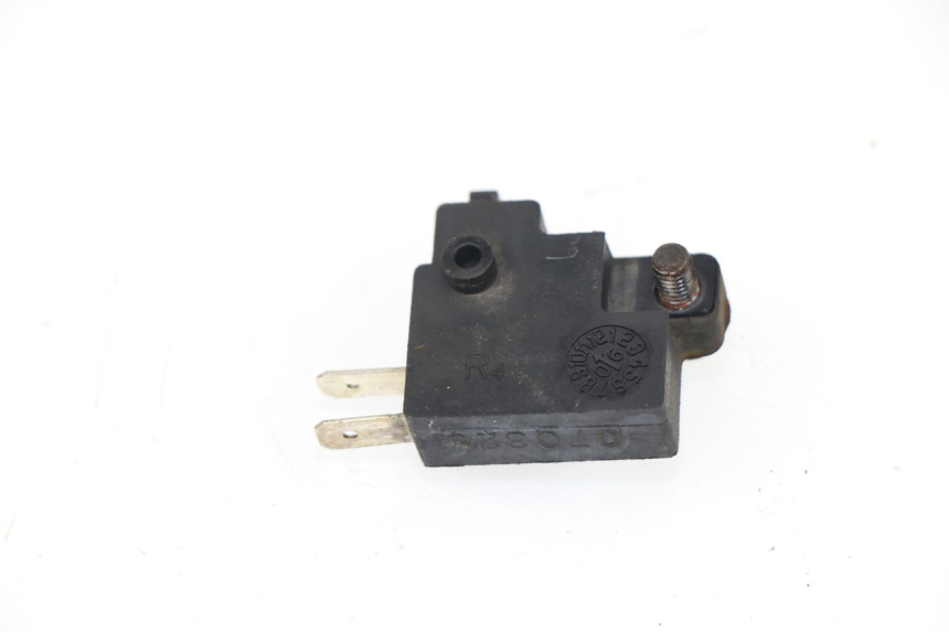 photo de CONTACTEUR FEU STOP DROIT KYMCO GRAND DINK 125 (2008 - 2014)