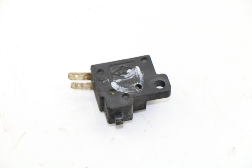 photo de CONTACTEUR FEU STOP DROIT KYMCO PEOPLE S 125 (2000 - 2008)