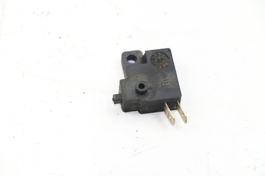 photo de CONTACTEUR FEU STOP DROIT KYMCO PEOPLE S 125 (2000 - 2008)