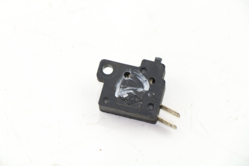photo de CONTACTEUR FEU STOP DROIT KYMCO PEOPLE S 125 (2000 - 2008)