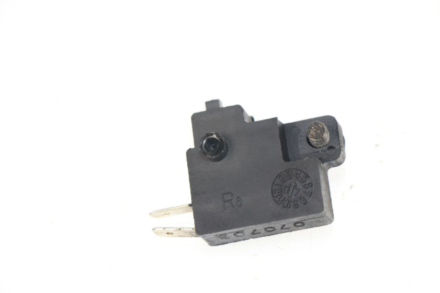 photo de CONTACTEUR FEU STOP DROIT KYMCO XCITING 500 (2007 - 2010)