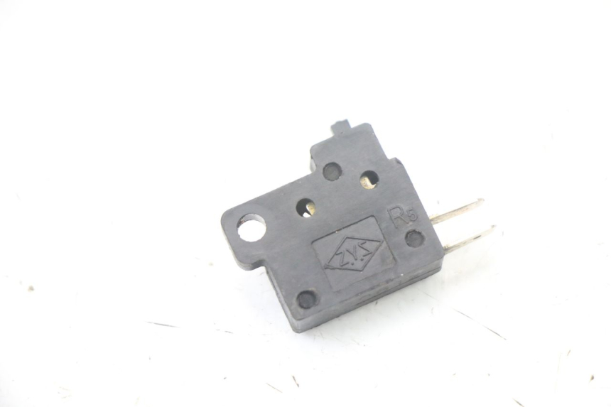photo de CONTACTEUR FEU STOP DROIT KYMCO XCITING 500 (2007 - 2010)