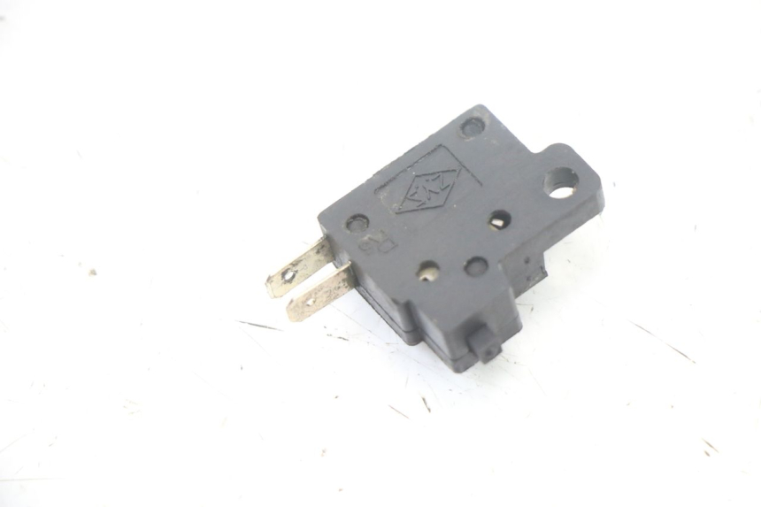 photo de CONTACTEUR FEU STOP DROIT KYMCO XCITING 500 (2007 - 2010)