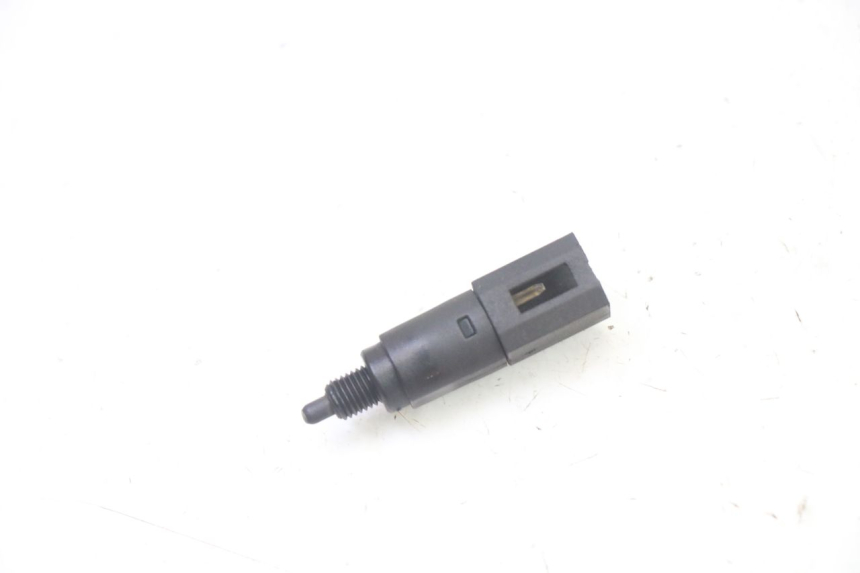 photo de CONTACTEUR FEU STOP DROIT PIAGGIO LIBERTY 4T 50 (2009 - 2015)