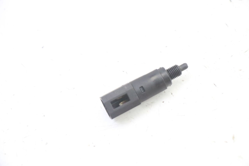 photo de CONTACTEUR FEU STOP DROIT PIAGGIO LIBERTY 4T 50 (2009 - 2015)