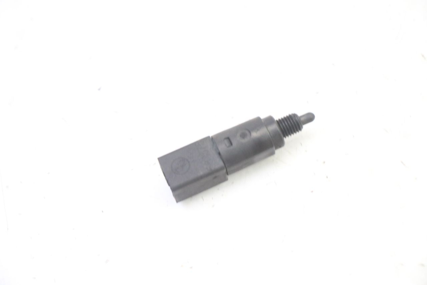 photo de CONTACTEUR FEU STOP DROIT PIAGGIO LIBERTY 4T 50 (2009 - 2015)