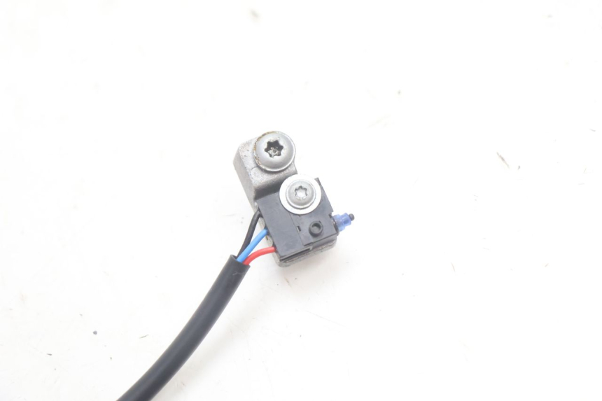 photo de CONTACTEUR FEU STOP DROIT PIAGGIO MP3 HPE 530 (2022 - 2026) - Détail de la pièce
