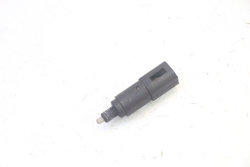 photo de CONTACTEUR FEU STOP DROIT PIAGGIO MP3 125 (2006 - 2014)