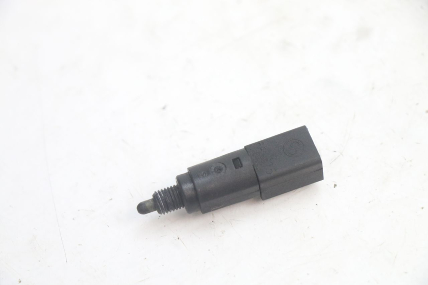 photo de CONTACTEUR FEU STOP DROIT PIAGGIO MP3 125 (2006 - 2014) - Zoom état d’usage