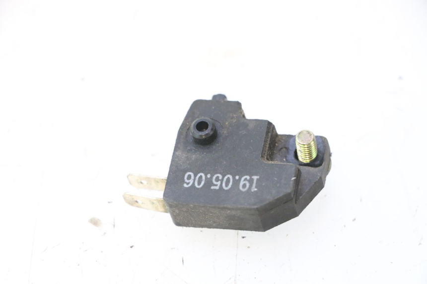 photo de CONTACTEUR FEU STOP DROIT KYMCO LIKE 4T 50 (2019 - 2025) - Détail de la pièce