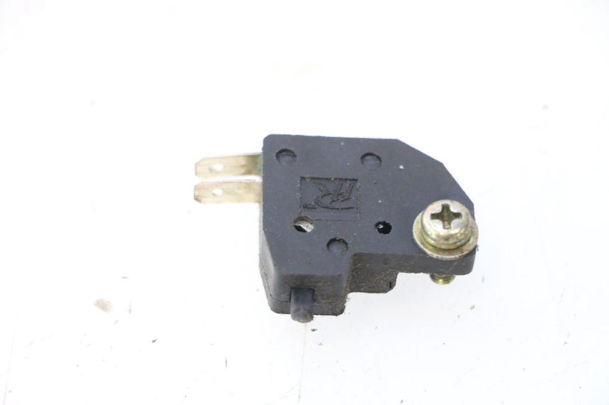 photo de CONTACTEUR FEU STOP DROIT KYMCO LIKE 4T 50 (2019 - 2025) - Zoom état d’usage