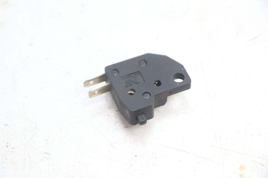 photo de CONTACTEUR FEU STOP DROIT KYMCO LIKE 4T 50 (2019 - 2025) - Zoom état d’usage