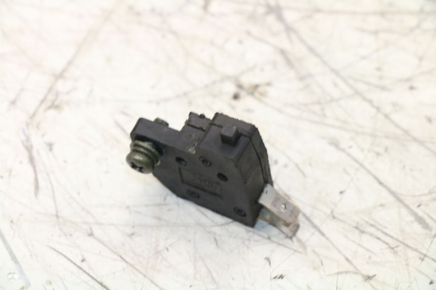 photo de CONTACTEUR FEU STOP DROIT ZNEN NEW ROLANDO 50 (2010 - 2020)