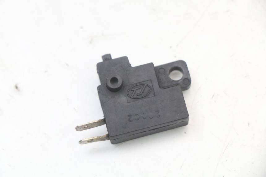 photo de CONTACTEUR FEU STOP DROIT MOTO GUZZI NORGE 8V GT 1200 (2011 - 2016)