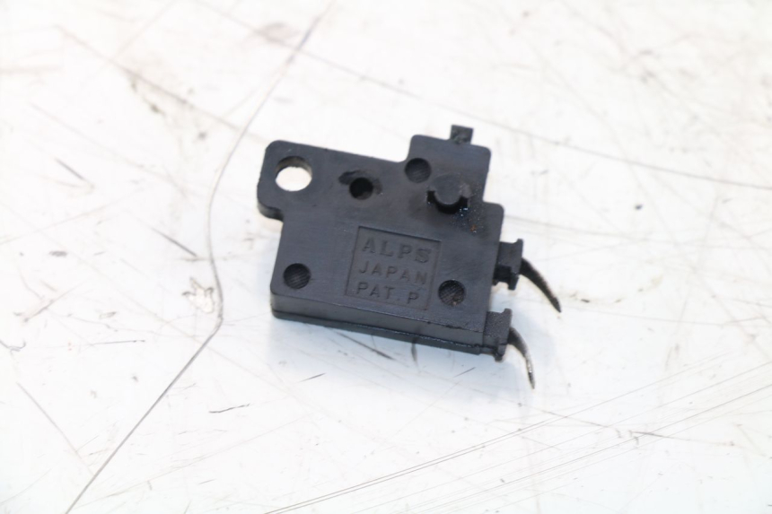 photo de CONTACTEUR FEU STOP DROIT HONDA NTV REVERSE 650 (1993 - 1994)