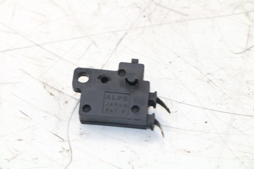 photo de CONTACTEUR FEU STOP DROIT HONDA NTV REVERSE 650 (1993 - 1994)