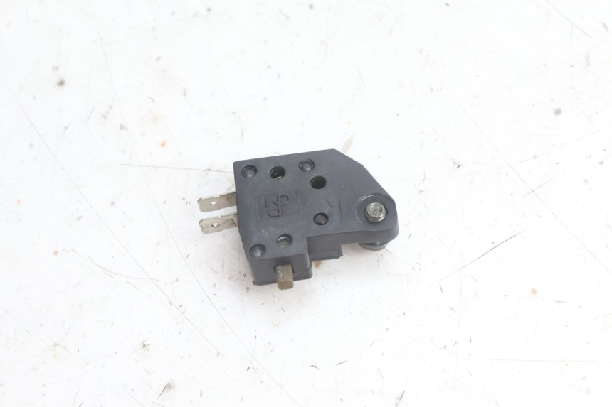 photo de CONTACTEUR FEU STOP DROIT JM MOTORS OLDIES 4T 50 (2010 - 2020) - Autre angle de vue