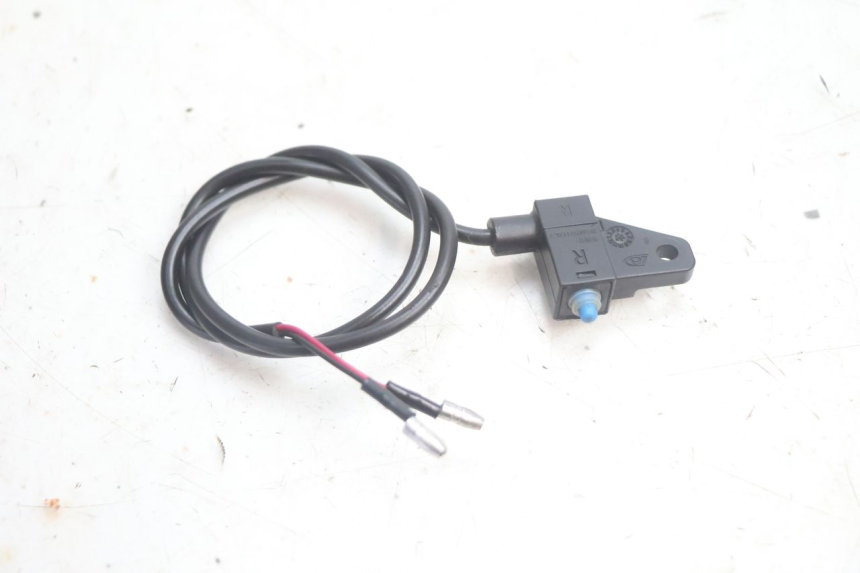 photo de CONTACTEUR FEU STOP DROIT JM MOTORS OLDIES 4T 50 (2020 - 2026) - Autre angle de vue