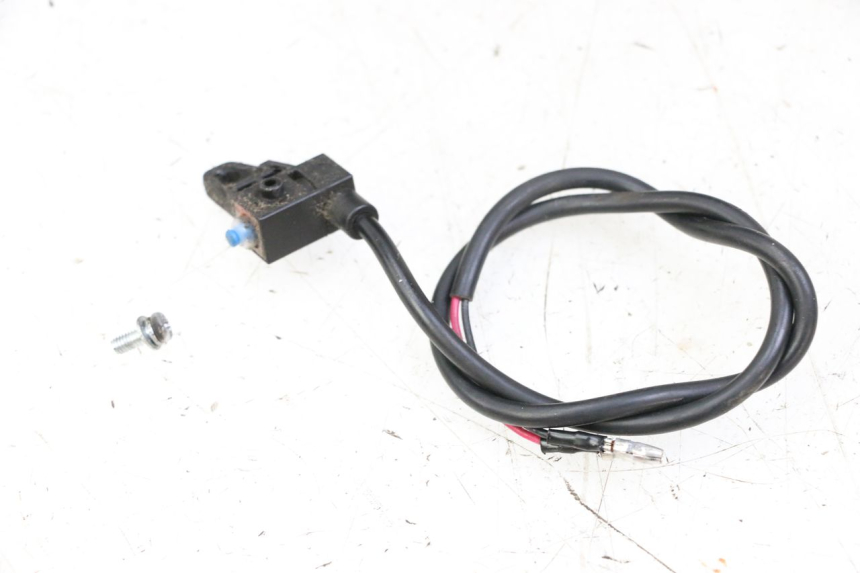 photo de CONTACTEUR FEU STOP DROIT JM MOTORS OLDIES GT 4T 50 (2018 - 2025)