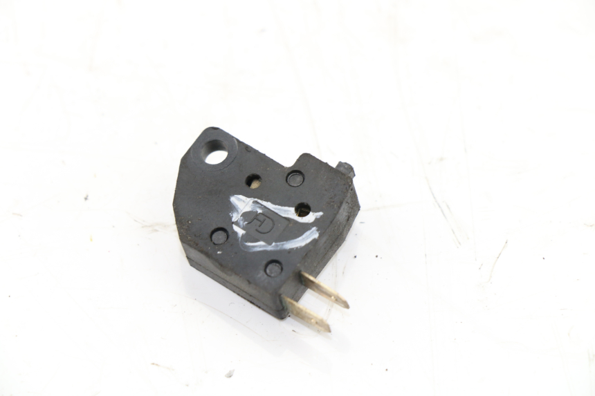 photo de CONTACTEUR FEU STOP DROIT SYM ORBIT 2 50 (2008 - 2014) - Zoom état d’usage