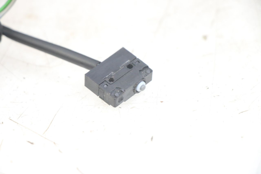photo de CONTACTEUR FEU STOP DROIT PEUGEOT GEOPOLIS RS 125 (2007 - 2009)