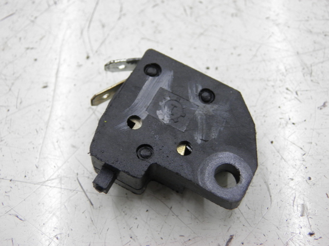 photo de CONTACTEUR FEU STOP DROIT PEUGEOT TWEET 4T 50 (2010 - 2014)