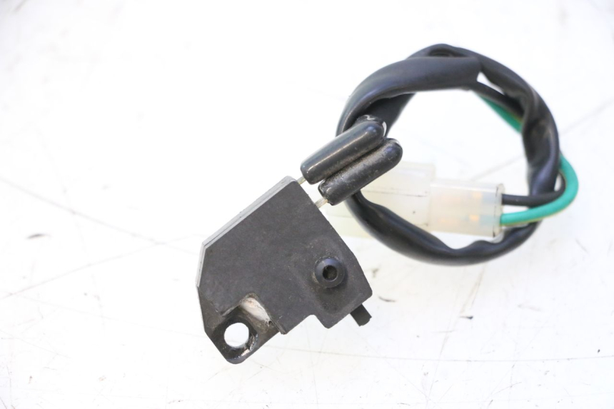 photo de CONTACTEUR FEU STOP DROIT RAZZO QTR 50 (2011 - 2018) - Autre angle de vue