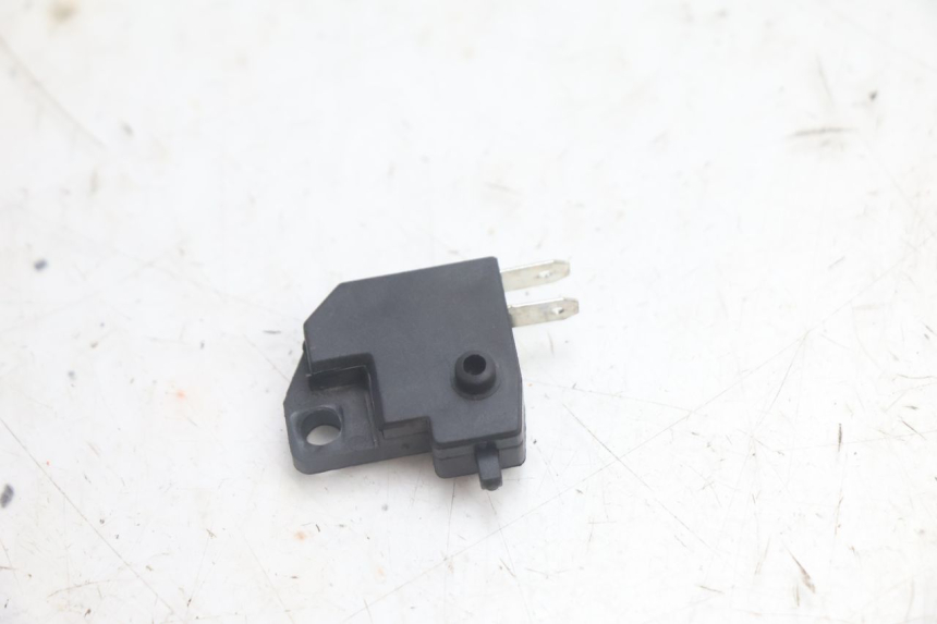 photo de CONTACTEUR FEU STOP DROIT JM MOTORS R-MAX TECH 50 (2024 - 2026) - Détail de la pièce