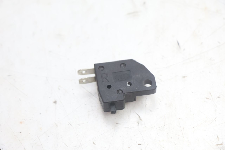 photo de CONTACTEUR FEU STOP DROIT JM MOTORS R-MAX TECH 50 (2024 - 2026) - Zoom état d’usage