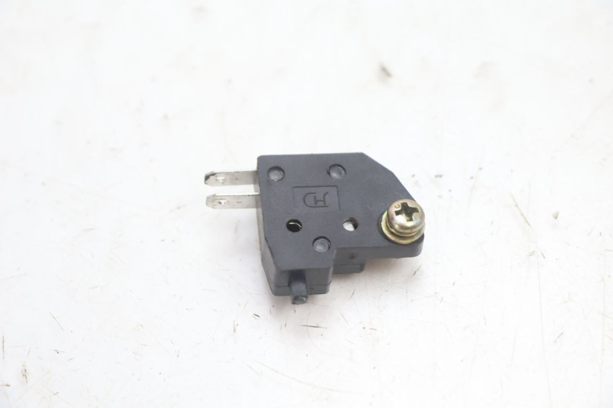 photo de CONTACTEUR FEU STOP DROIT TNT MOTOR ROMA 10' 2T 50 (2011 - 2018) - Détail de la pièce