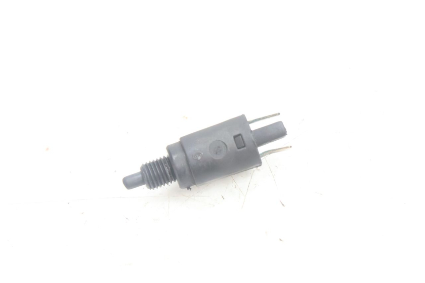photo de CONTACTEUR FEU STOP DROIT GILERA RUNNER SP 50 (2002 - 2004) - Vue principale