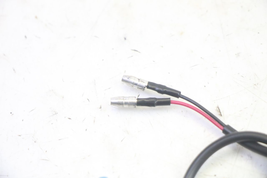 photo de CONTACTEUR FEU STOP DROIT JM MOTORS SANTANA EVO 50 (2024 - 2026) - Gros plan technique