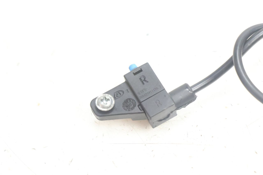 photo de CONTACTEUR FEU STOP DROIT JM MOTORS SANTANA EVO 50 (2024 - 2026) - Détail de la pièce