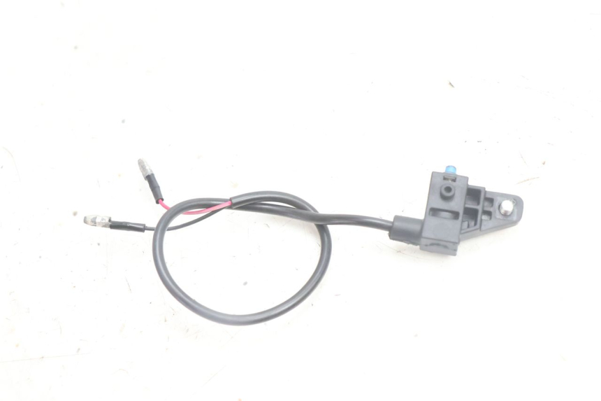photo de CONTACTEUR FEU STOP DROIT JM MOTORS SANTANA EVO 50 (2024 - 2026) - Autre angle de vue