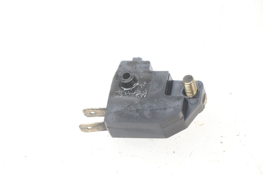 photo de CONTACTEUR FEU STOP DROIT TRIUMPH SPEED TRIPLE 1050 (2005 - 2007) - Détail de la pièce