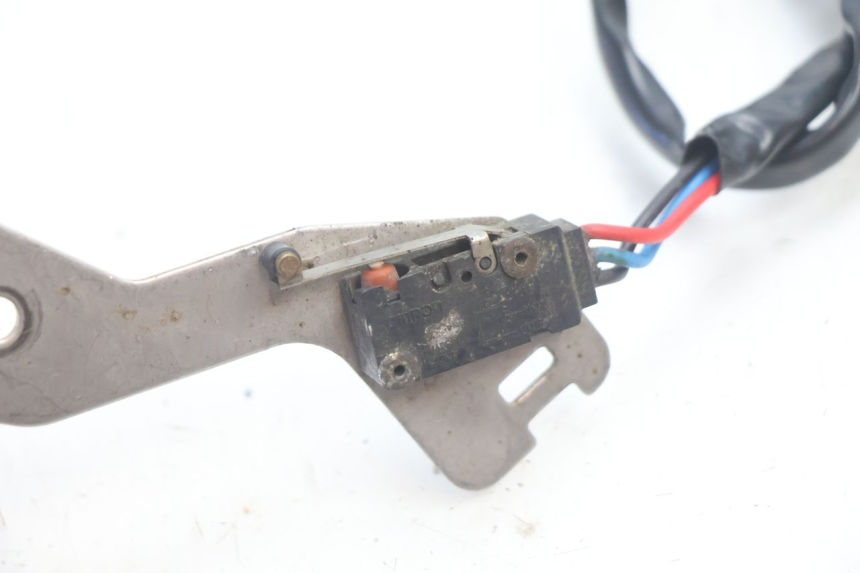 photo de CONTACTEUR FEU STOP DROIT CAN-AM SPYDER RS 1000 (2008 - 2012) - Détail de la pièce