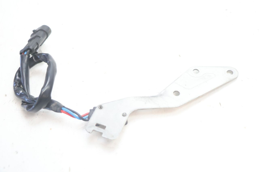 photo de CONTACTEUR FEU STOP DROIT CAN-AM SPYDER RS 1000 (2008 - 2012) - Autre angle de vue
