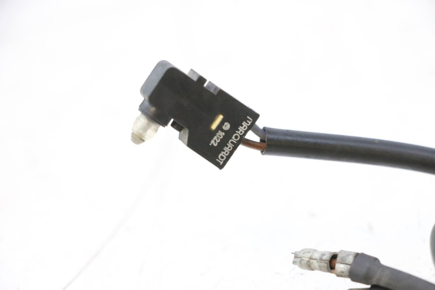 photo de CONTACTEUR FEU STOP DROIT DUCATI SS IE DS CARENEE 1000 (2002 - 2006) - Autre angle de vue