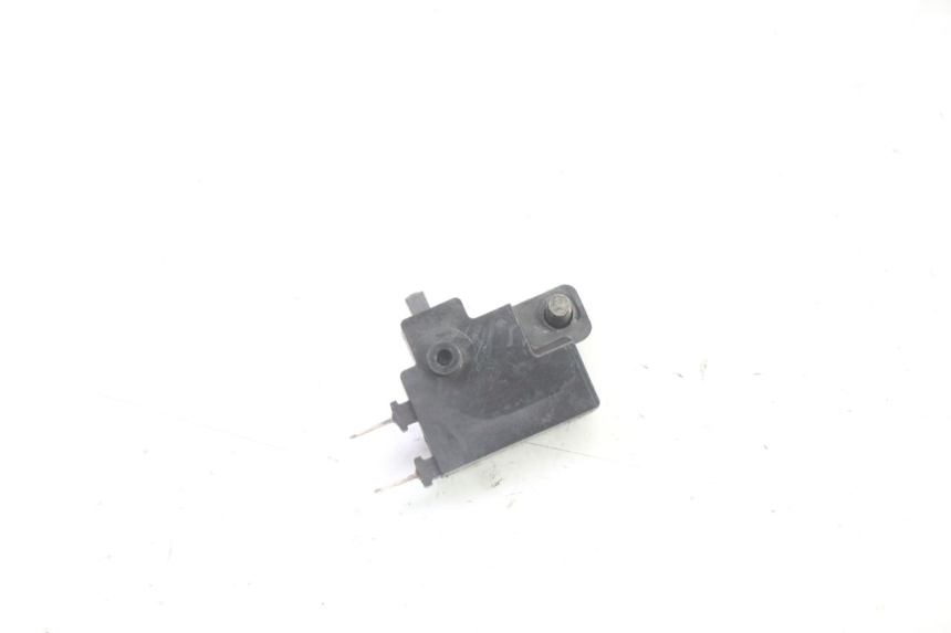 photo de CONTACTEUR FEU STOP DROIT HONDA ST PAN EUROPEAN 1300 (2002 - 2013)