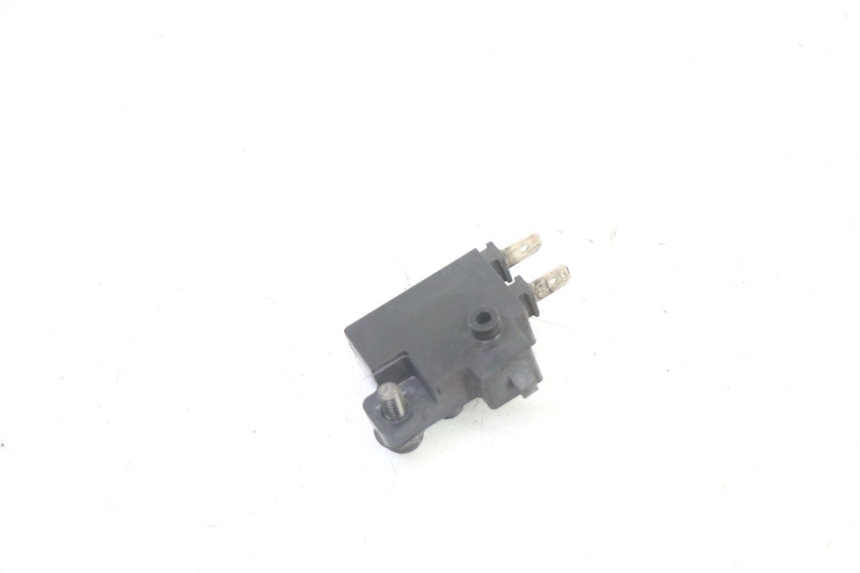 photo de CONTACTEUR FEU STOP DROIT HONDA ST PAN EUROPEAN 1300 (2002 - 2013)