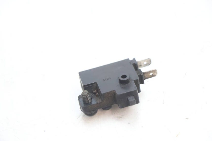 photo de CONTACTEUR FEU STOP DROIT HONDA ST PAN EUROPEAN 1100 (1990 - 2002) - Autre angle de vue