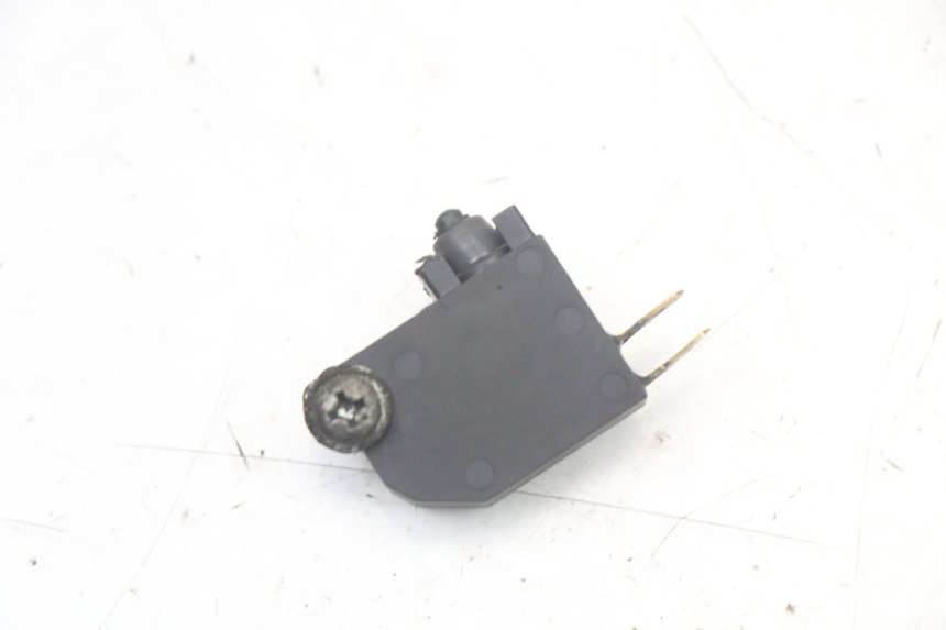 photo de CONTACTEUR FEU STOP DROIT SUZUKI GSR 750 (2011 - 2017)