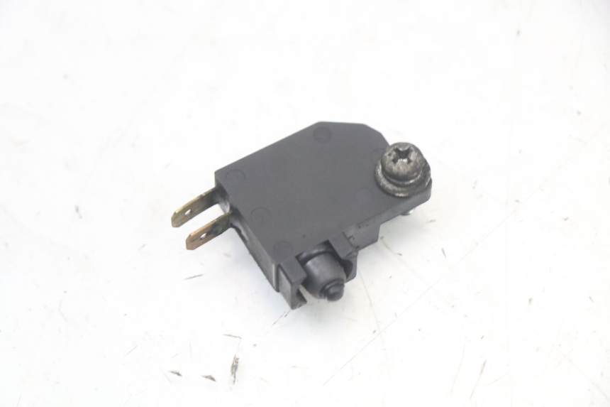 photo de CONTACTEUR FEU STOP DROIT SUZUKI GSR 750 (2011 - 2017)