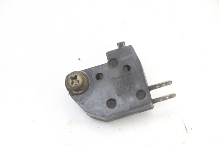 photo de CONTACTEUR FEU STOP DROIT SUZUKI GZ MARAUDER 125 (1998 - 2004)