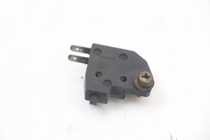 photo de CONTACTEUR FEU STOP DROIT SUZUKI GZ MARAUDER 125 (1998 - 2004)